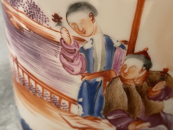Twee Chinese famille rose pullen met mandarijns decor, Qianlong